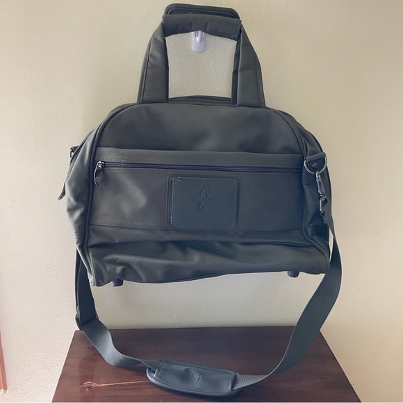 Atlantic Luggage Carry-on Travel Bag in Olive Green. - Picture 10 of 16